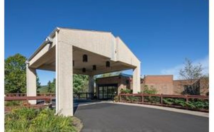 pearl-and-everett-gilmour-health-care-facility-13815-9680_1