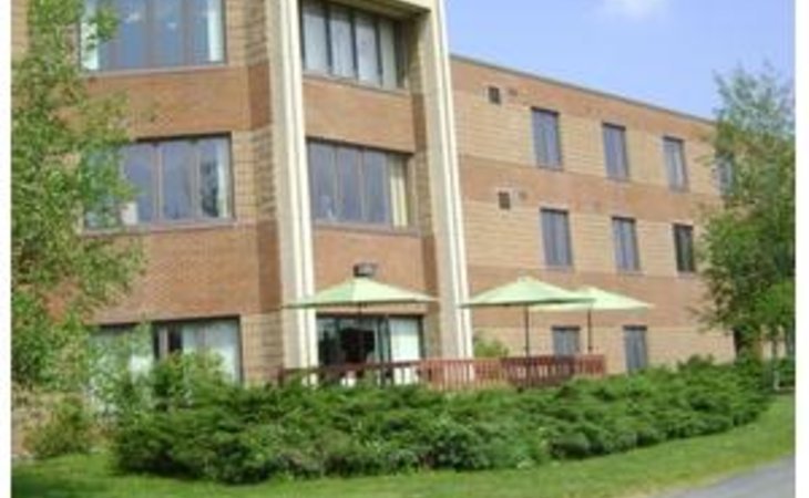 pearl-and-everett-gilmour-health-care-facility-13815-9680_9