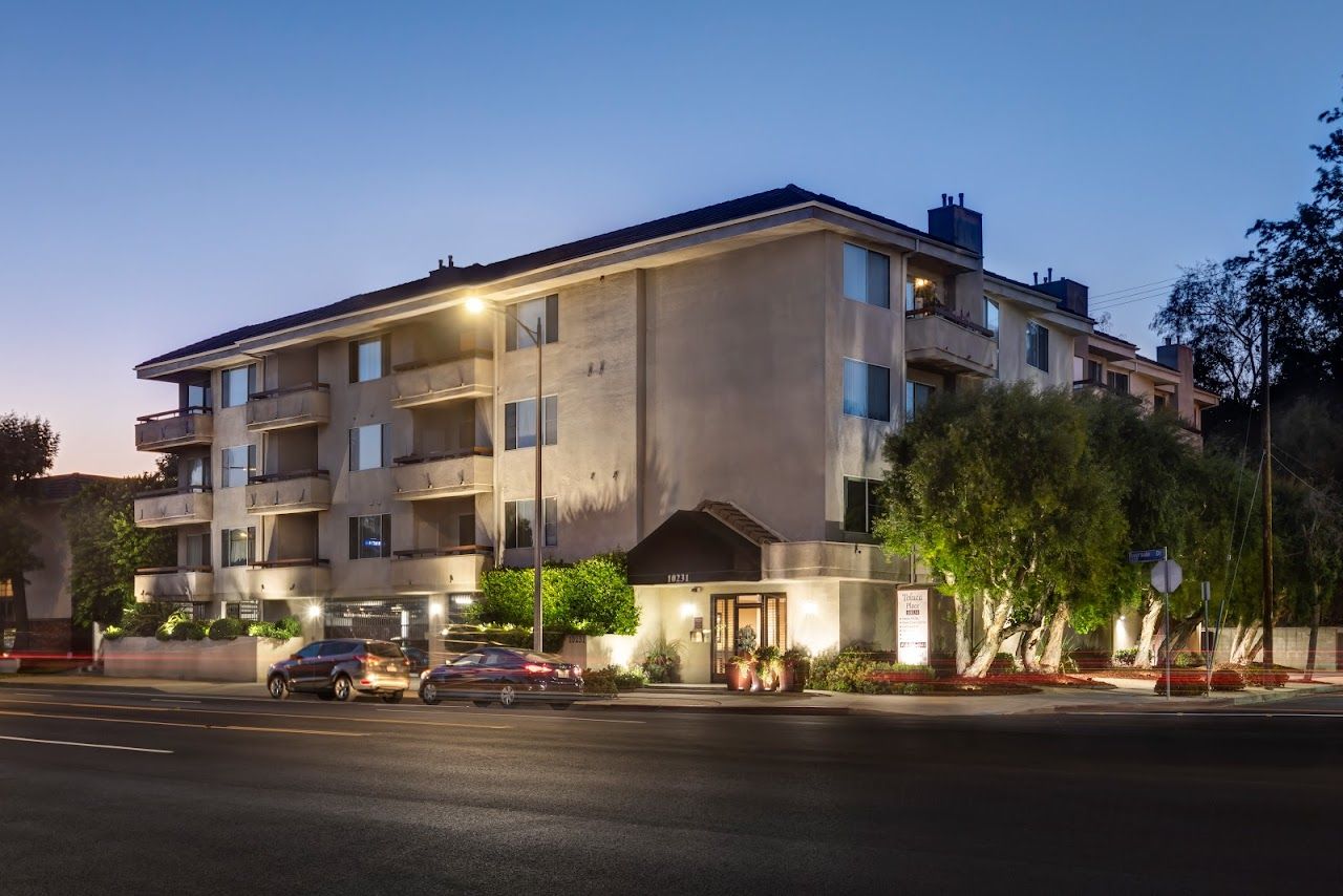 10057 10067 Riverside Dr