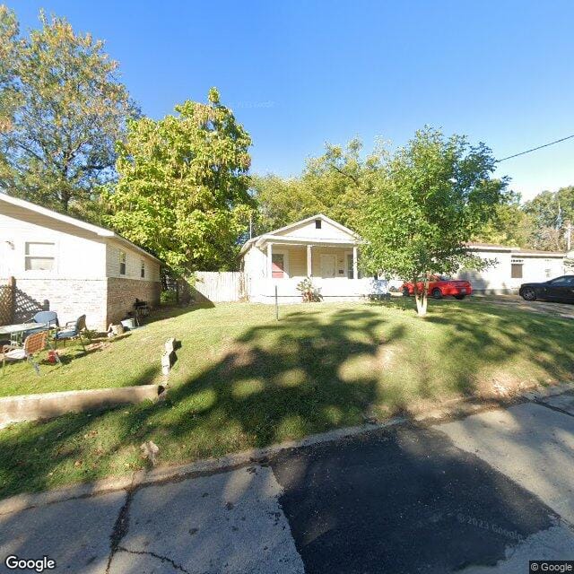 1037 Nooney St