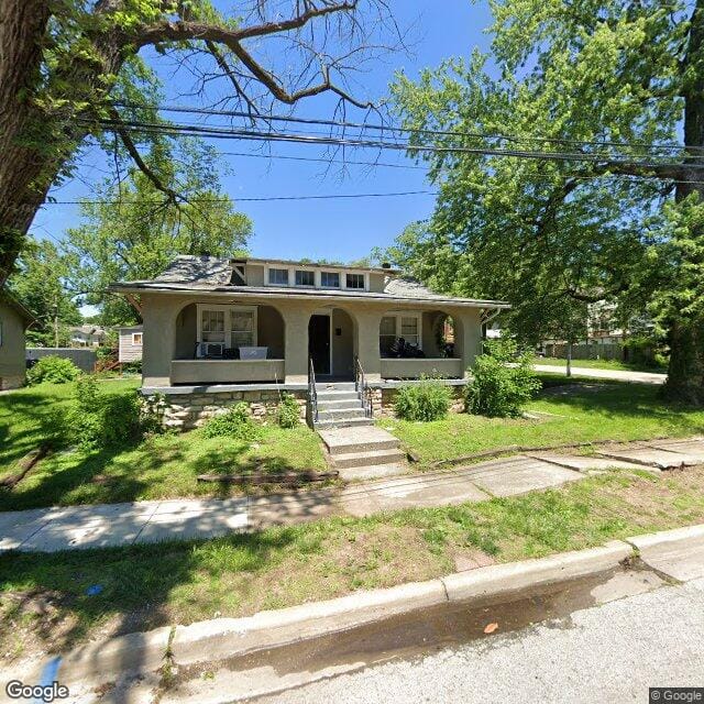 1316 E 61st St