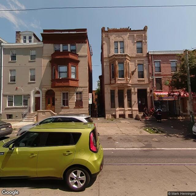 1425 W Girard Ave