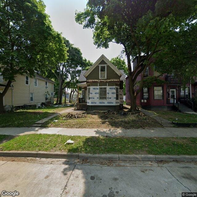 1607 Winslow St