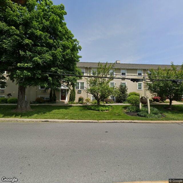 175 W King St