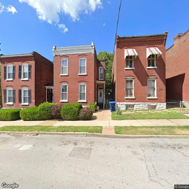 1909 Ferry St