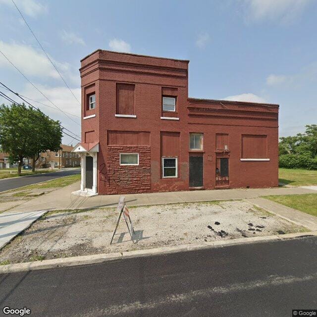 213 E 24th St