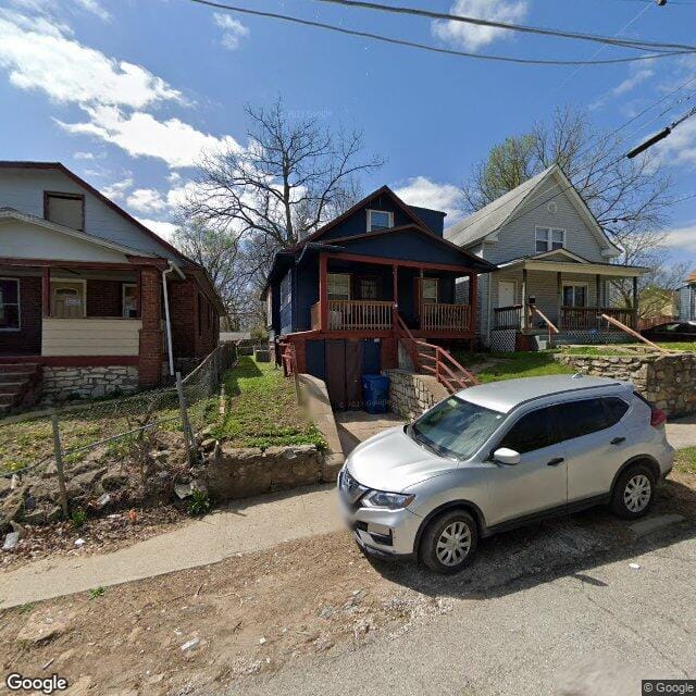 2211 E 37th St