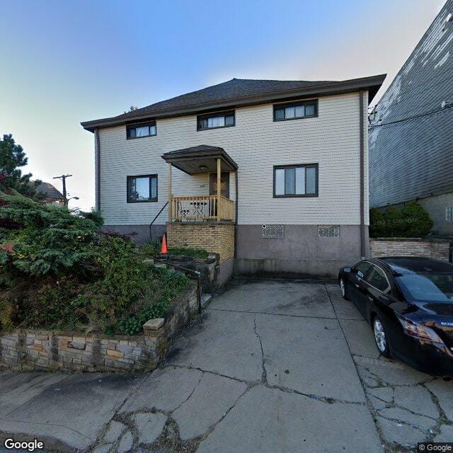 2320 Cobden St