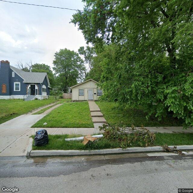 2420 E 70th St