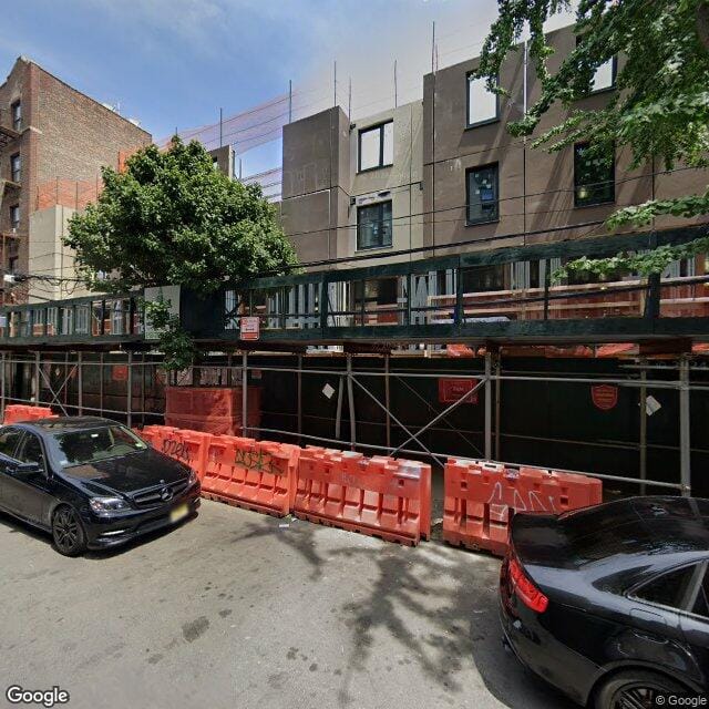 2710 Creston Ave