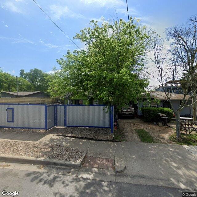 2933 E 14th St