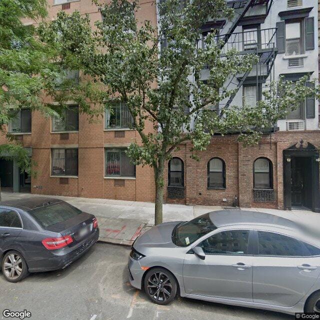 321 E 21st St