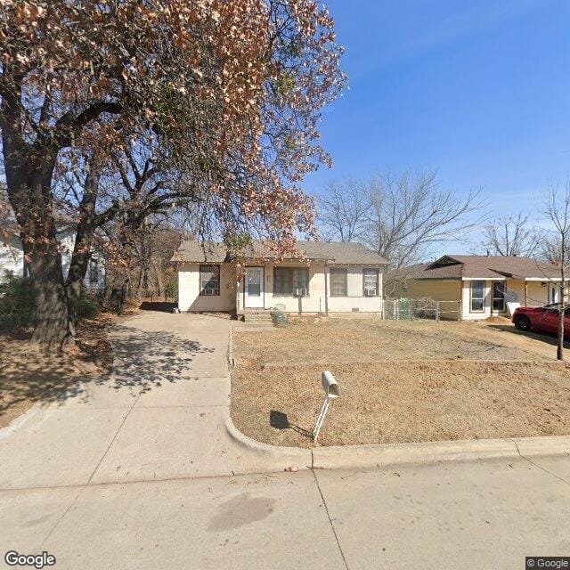 3825 Howard St