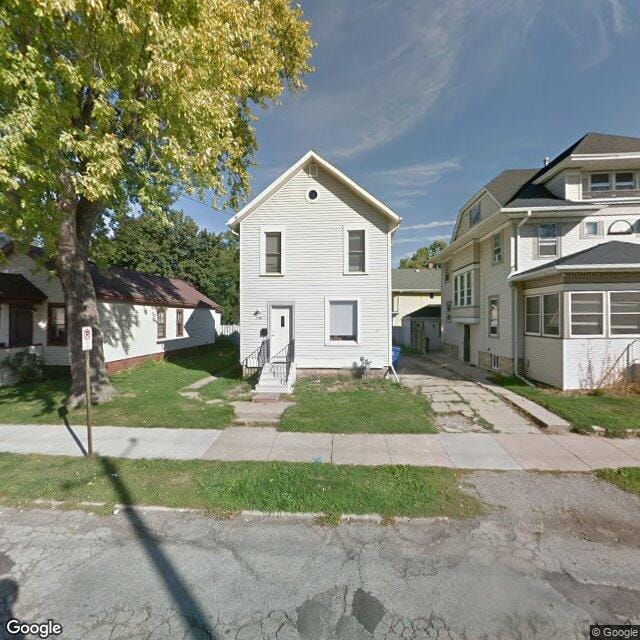618 E Pkwy Ave