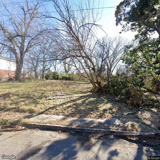 687 Saxon Ave