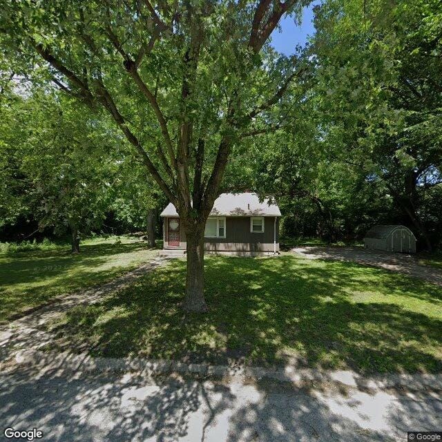 700 E 33rd Ave