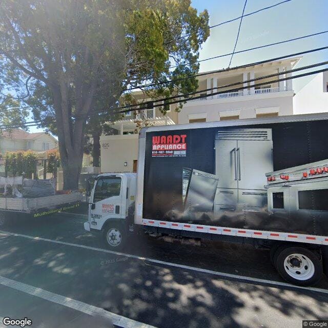 825 De La Vina St