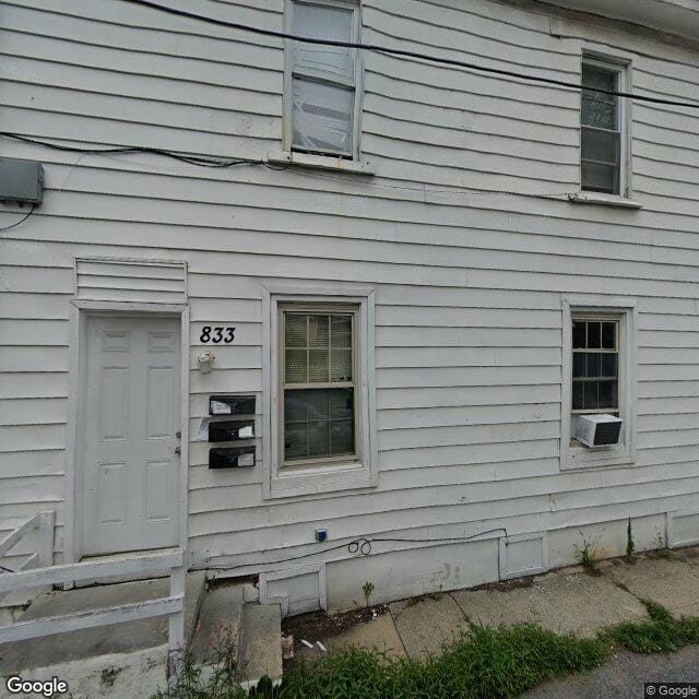 833 W Pine St