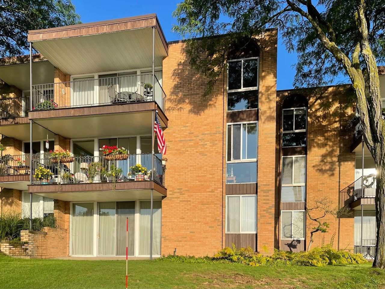 834 Lake Drive Apartments