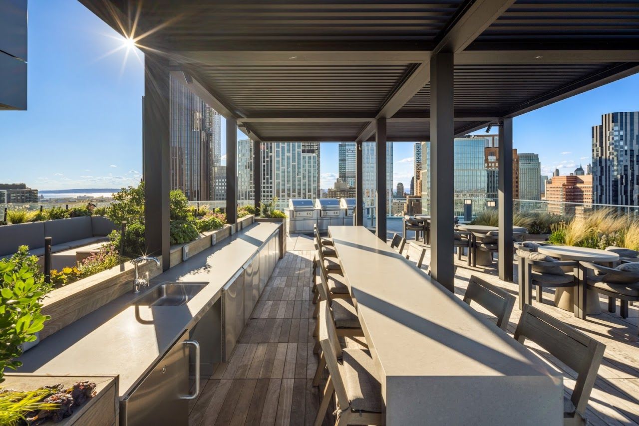 880 Willoughby