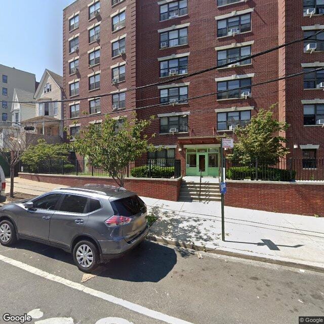 89 W Tremont Ave