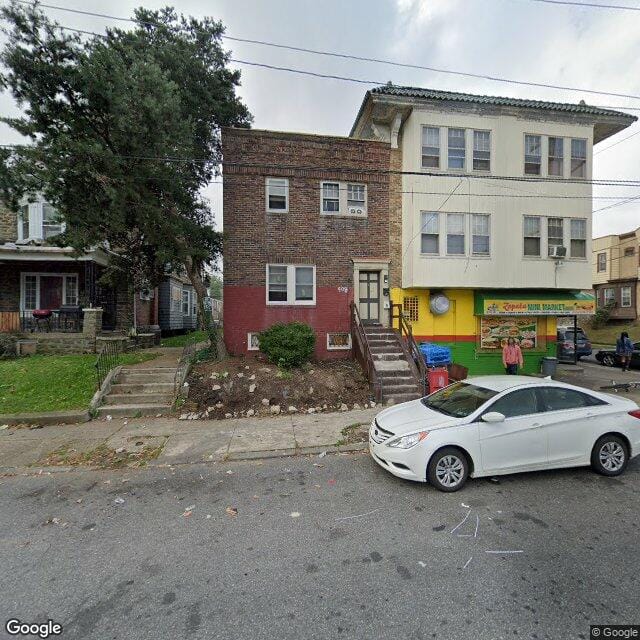 910 W Duncannon Ave
