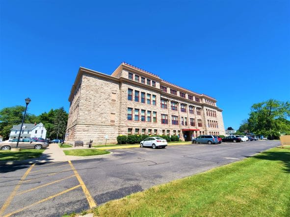 Albion Academy Apts