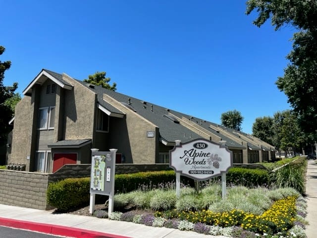 Alpine Woods Apts