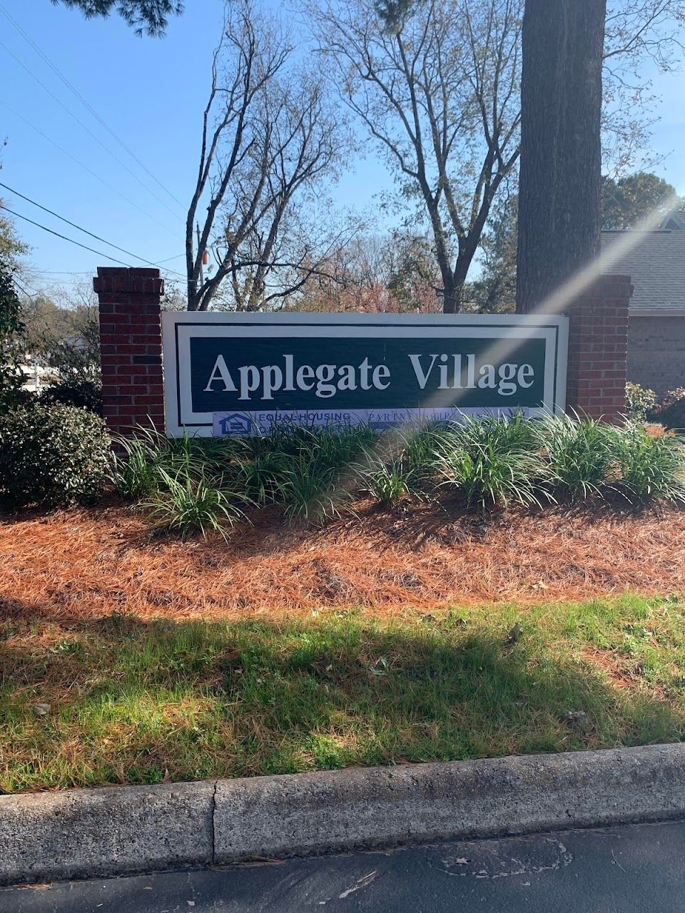 Applegate Village Apts