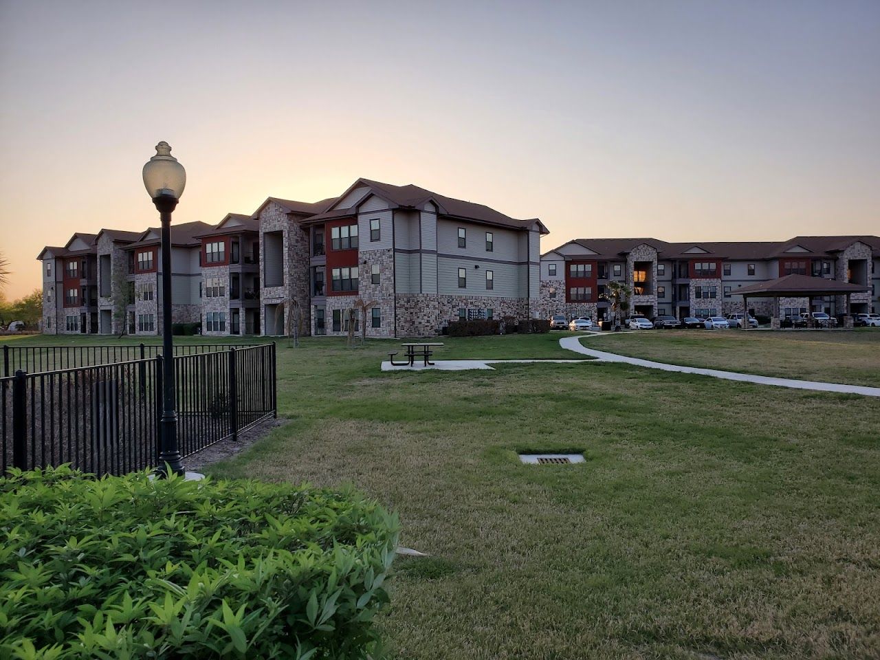 Bella Vista Apts