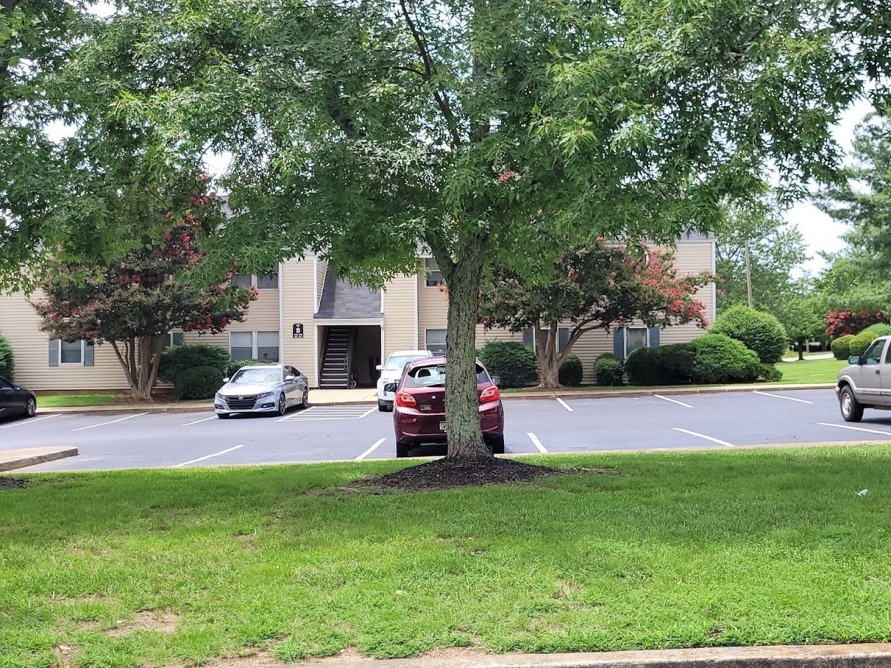 Beverly Apts, Alp