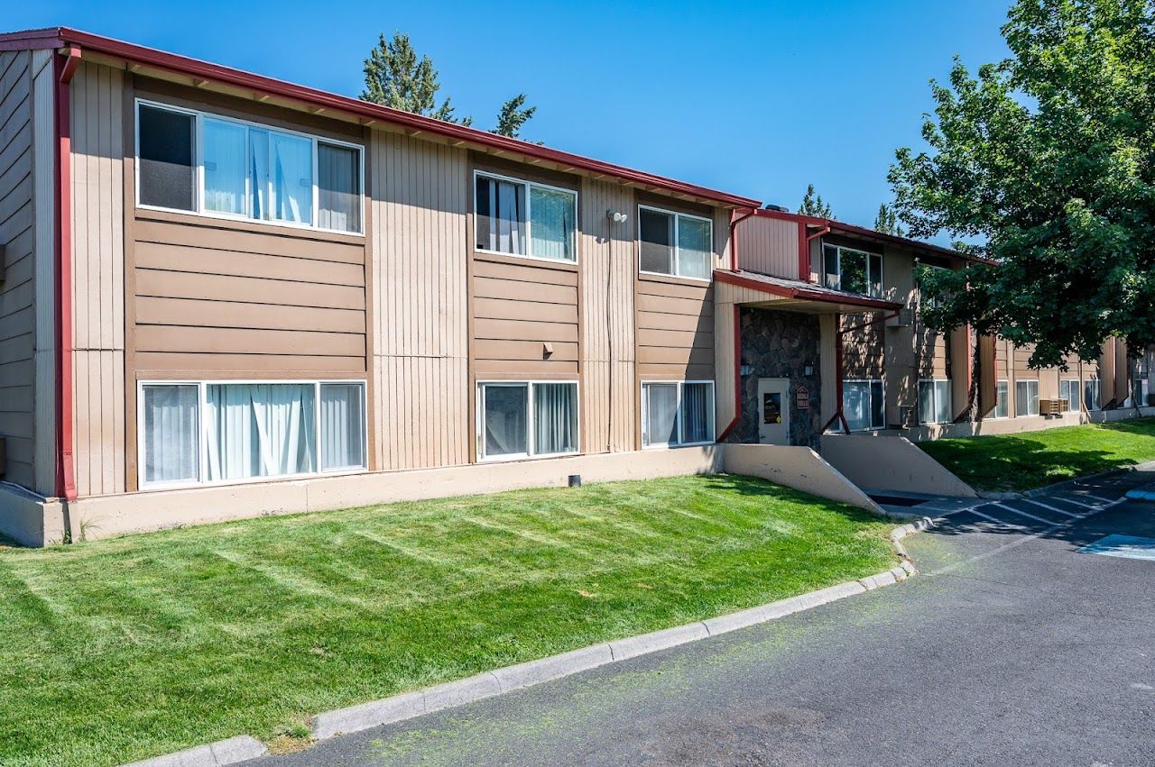 Bluffs Apts