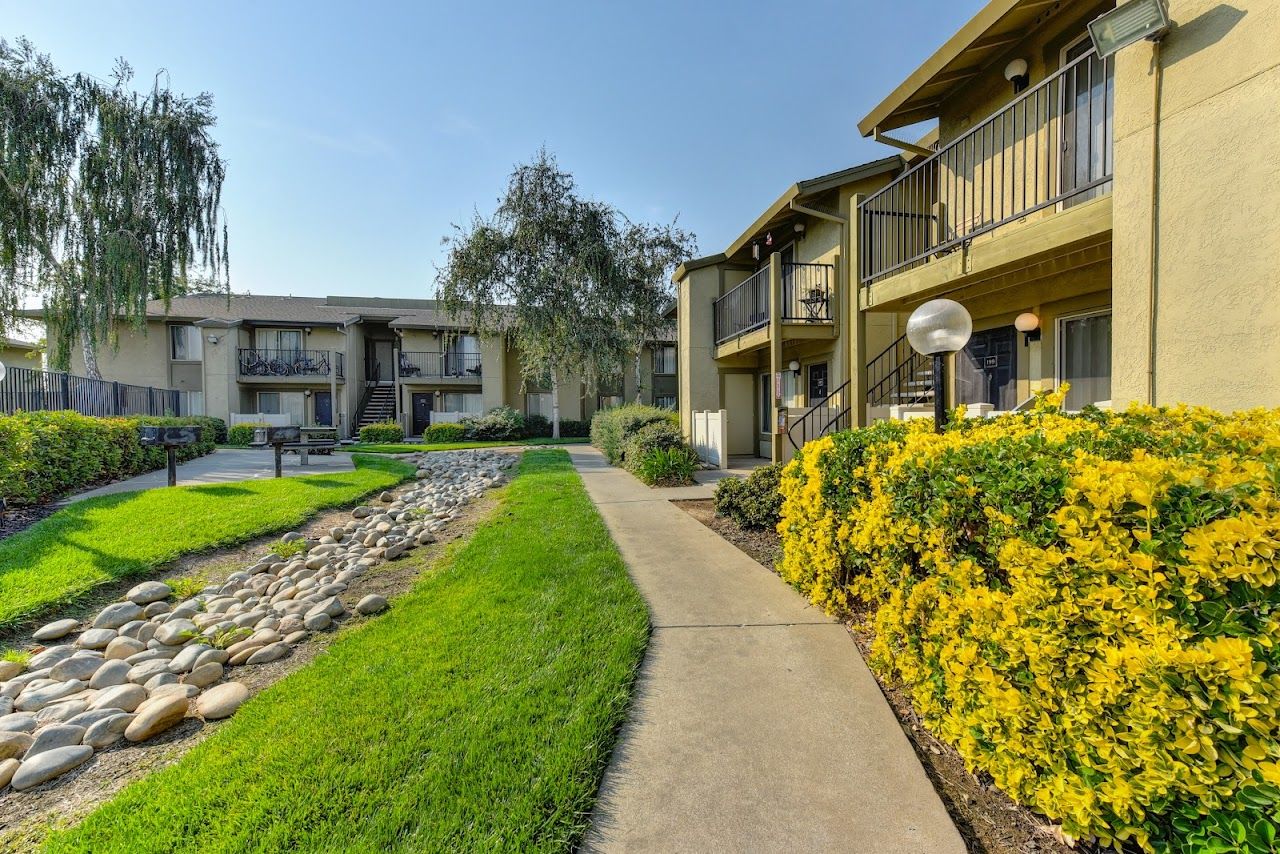 Breckenridge Village Apts