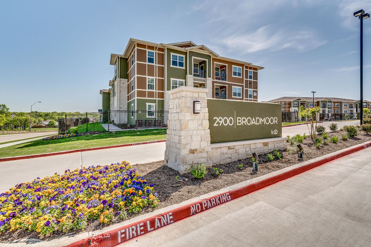 Broadmoor Apartments