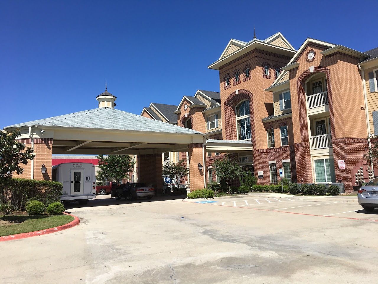 Campanile On Eldridge Apts