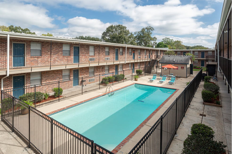 Canterbury Square Apts