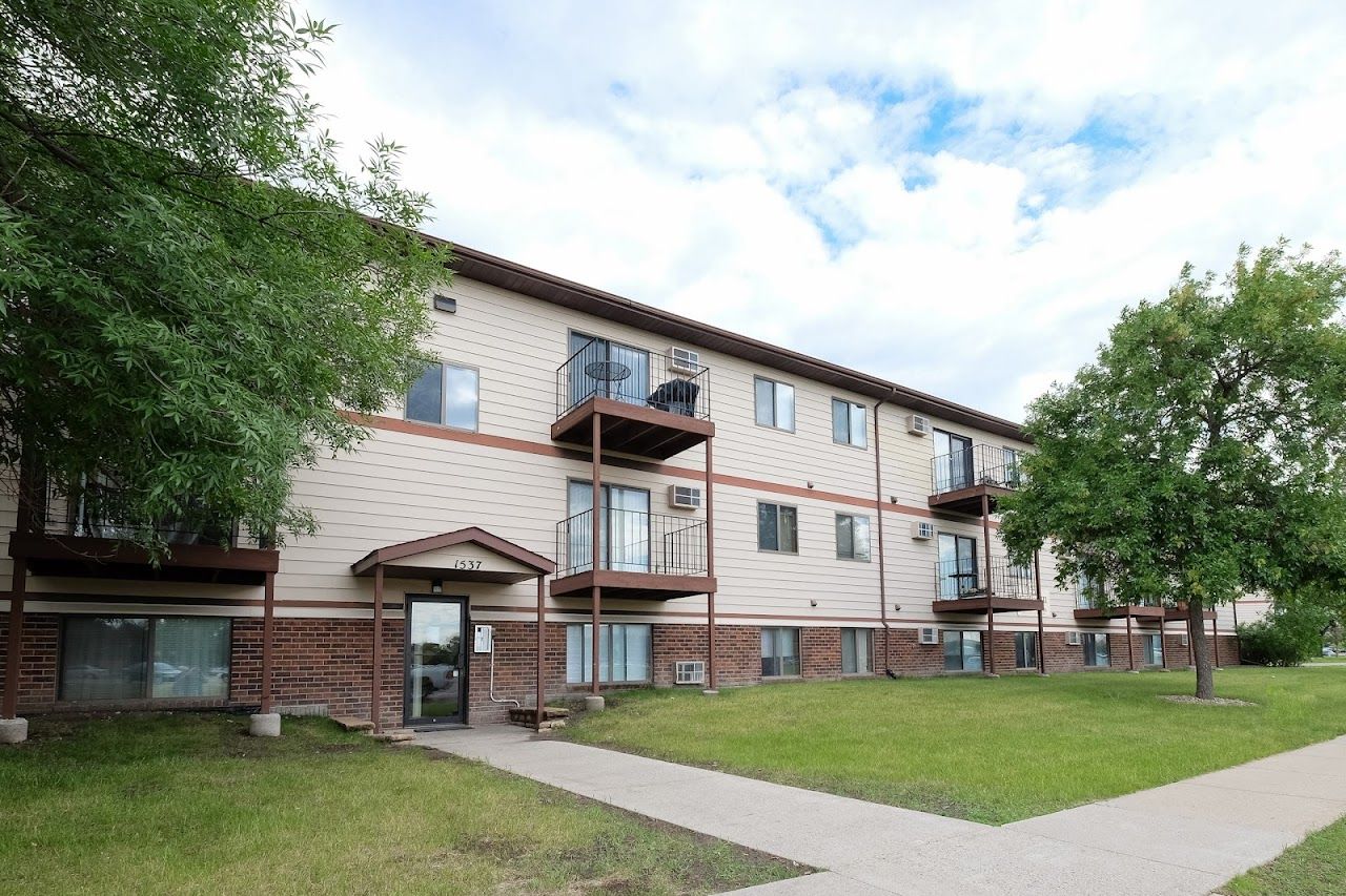 Carlson Place Apts