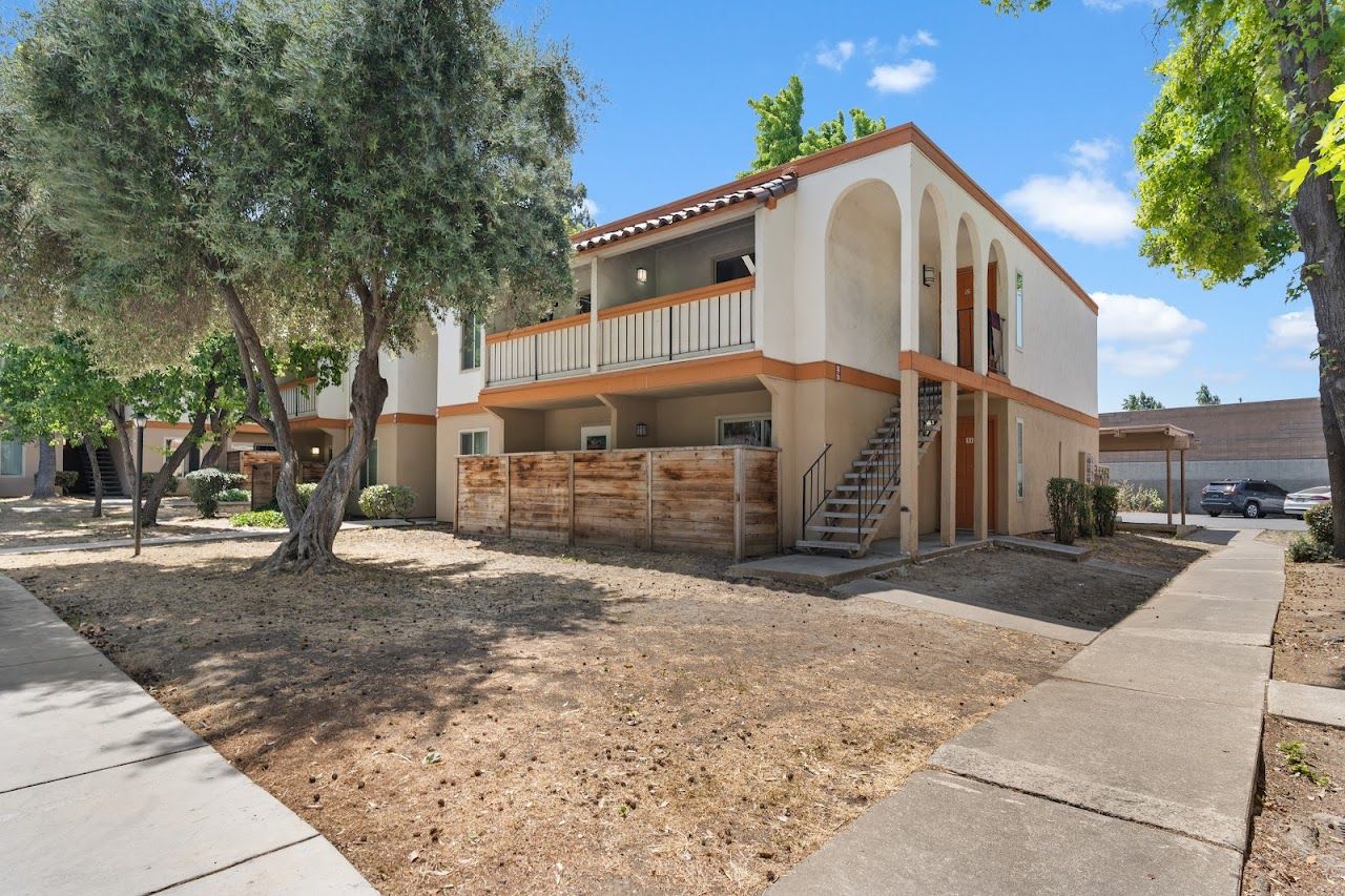 Casa Blanca Apartments