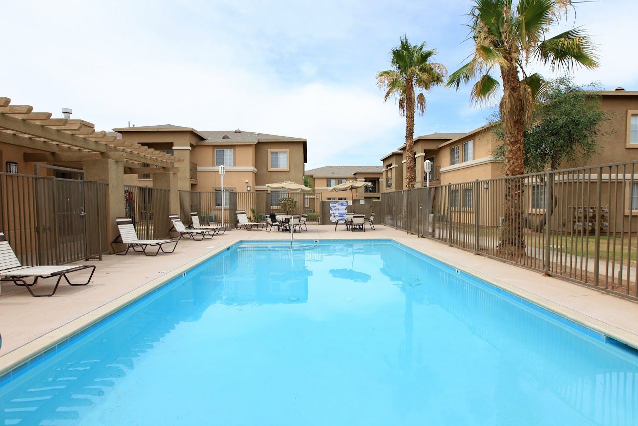 Casa Del Sol Family Apts