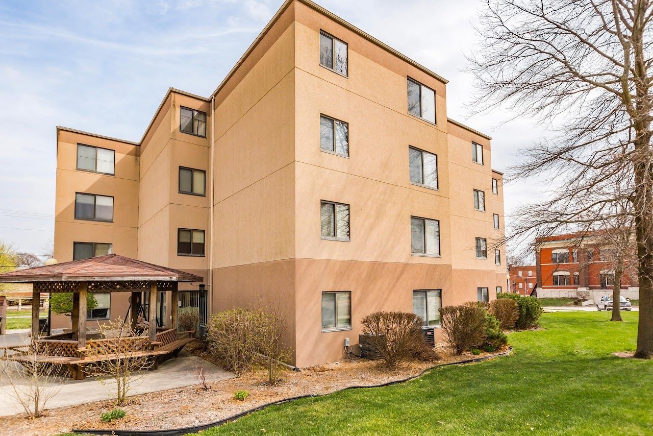 Center Apts