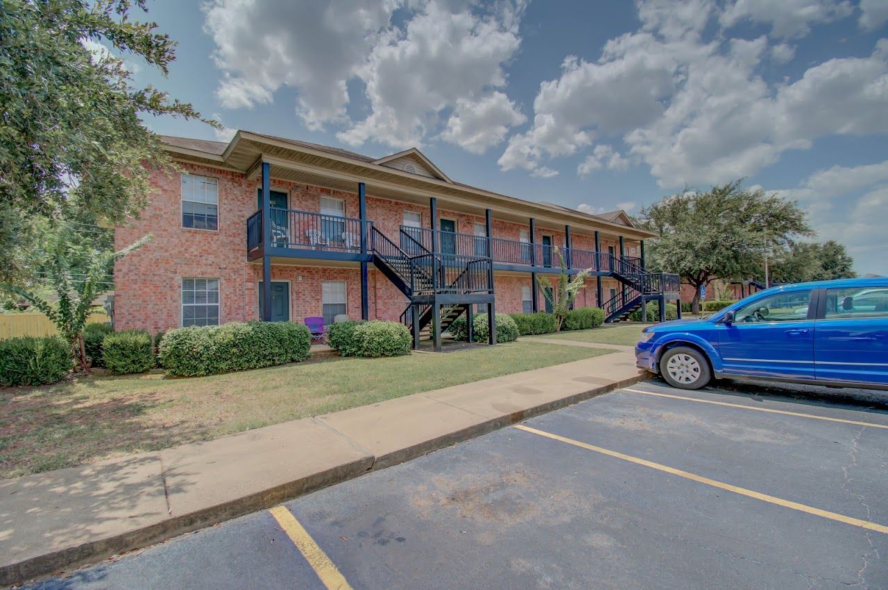 Chateau Apts.