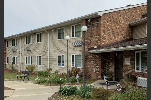 Chelyan Village Apts