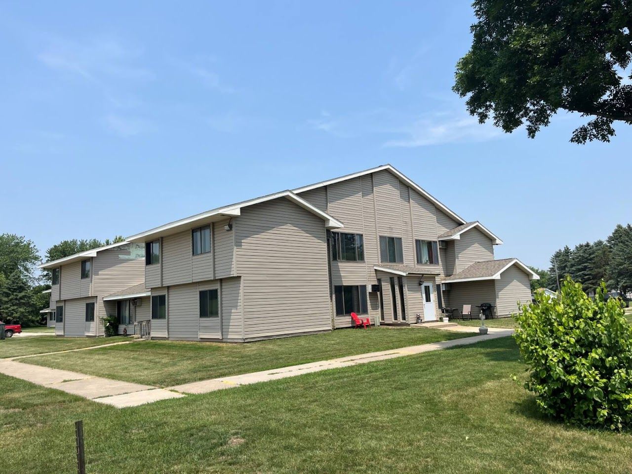 Circle Pine Apartments