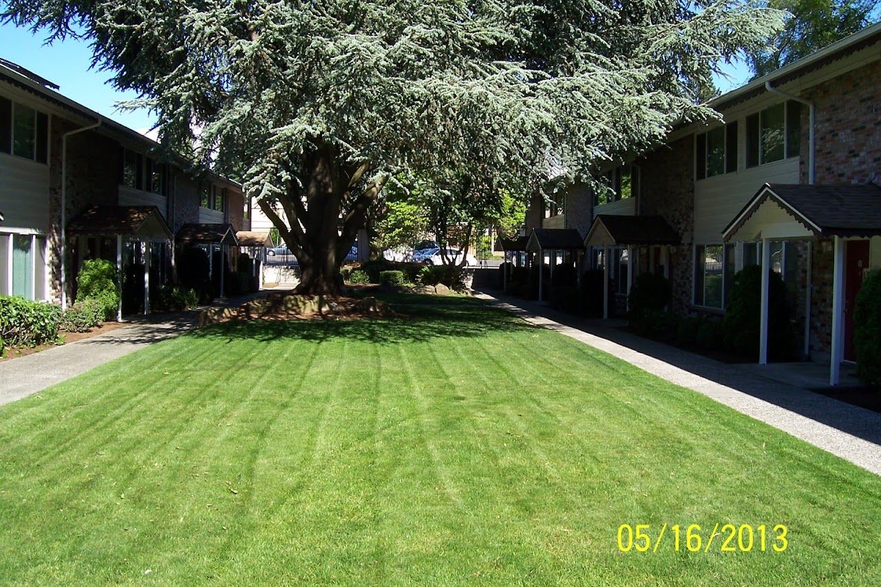 Colonial Gardens