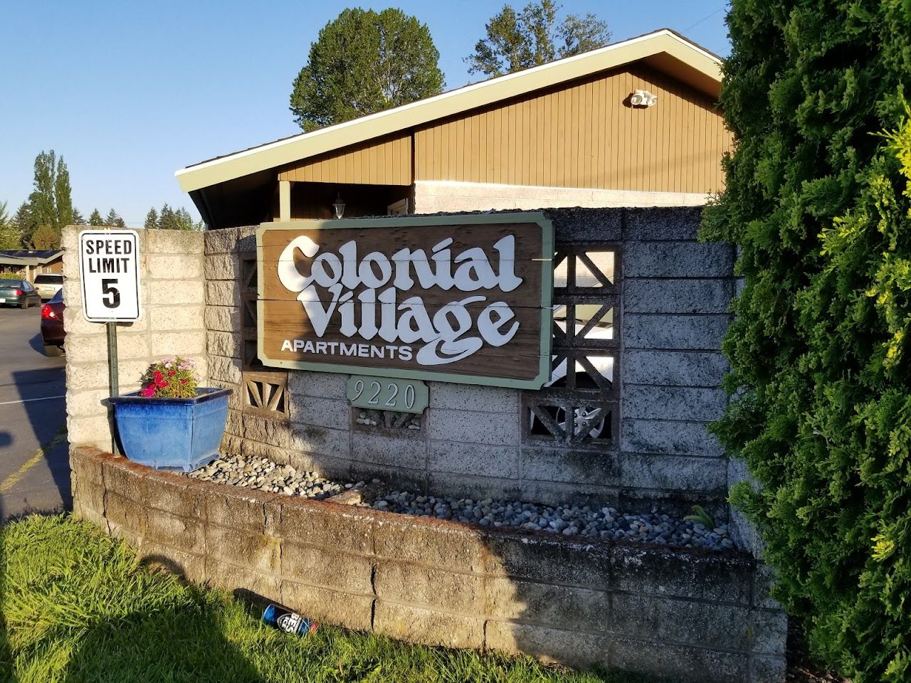 Colonial Square Apartments