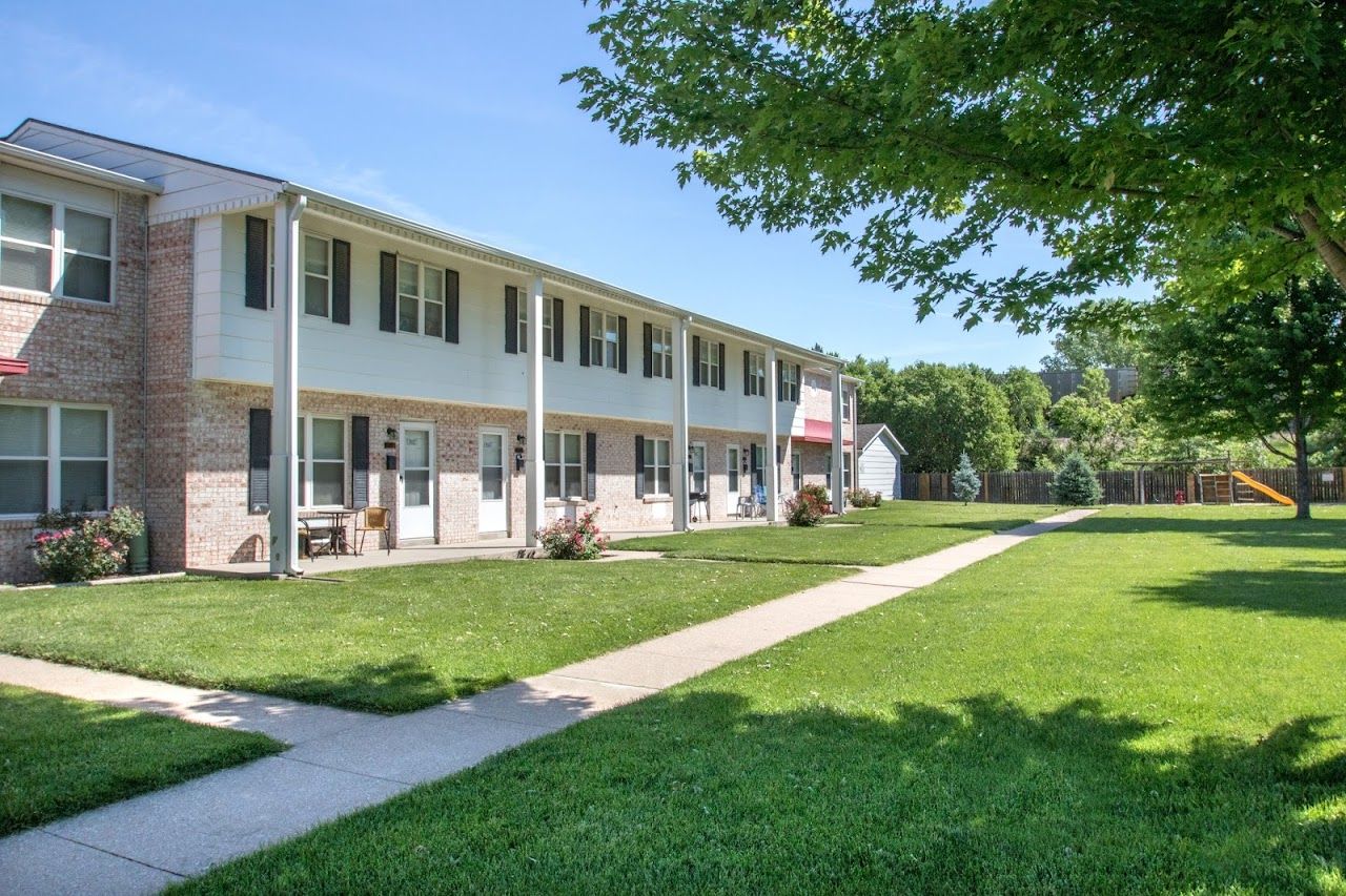 Colonial Square Apts