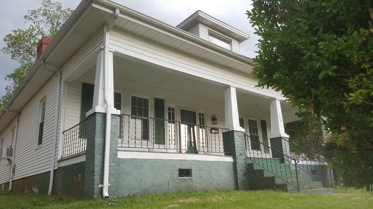 Colonial Village Apartments