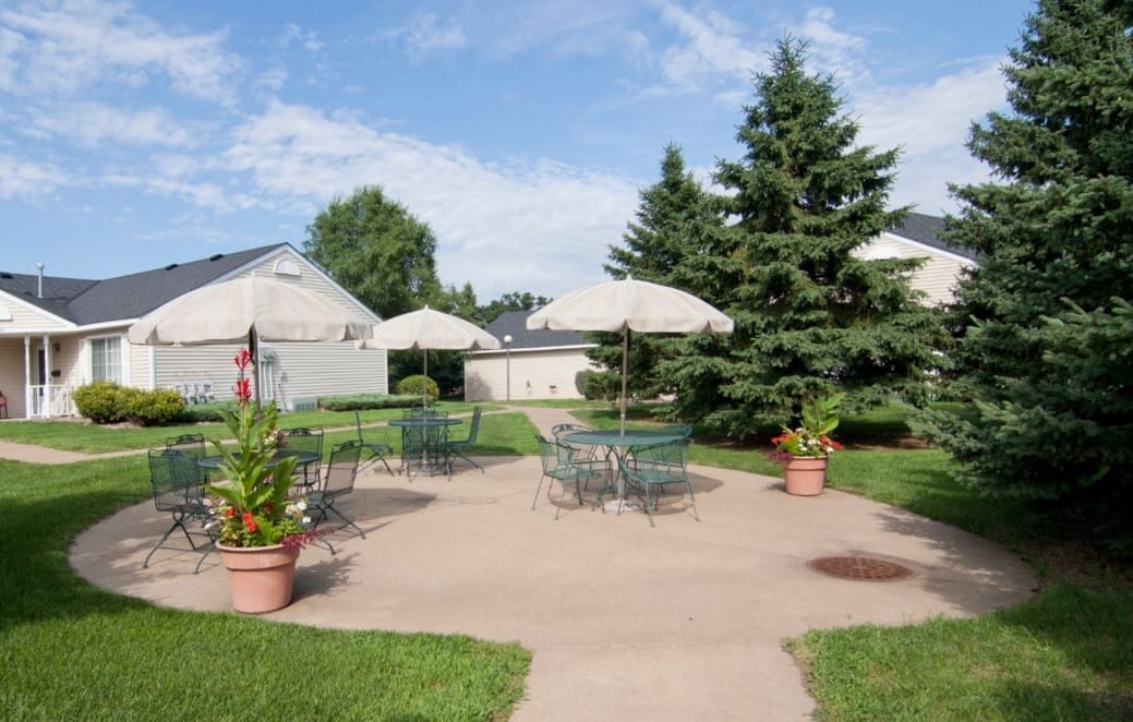 Cottages Of Spring Lake Park