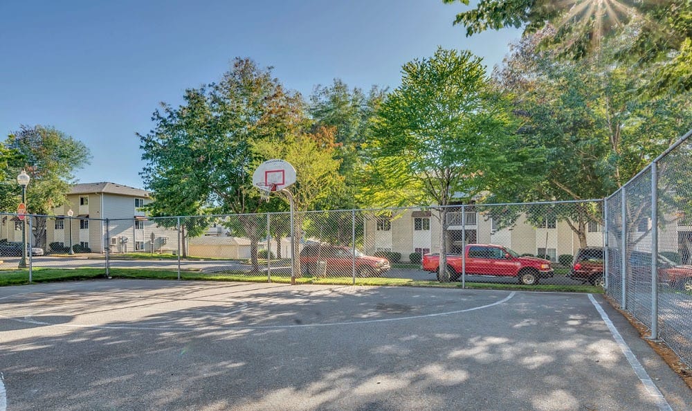 Courtside Apartments