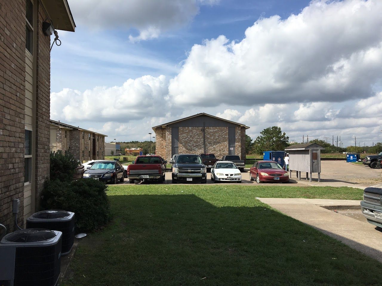 Courtyards At Crosby (Fka Crosby Meadows Apartments )